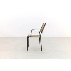 VDG Laura Stapelbare Tuinstoel - Black Steel/natural Wicker 9 VDG Laura Stapelbare Tuinstoel - Black Steel/natural Wicker -Tuinmeubels Winkel 1000066865 0103